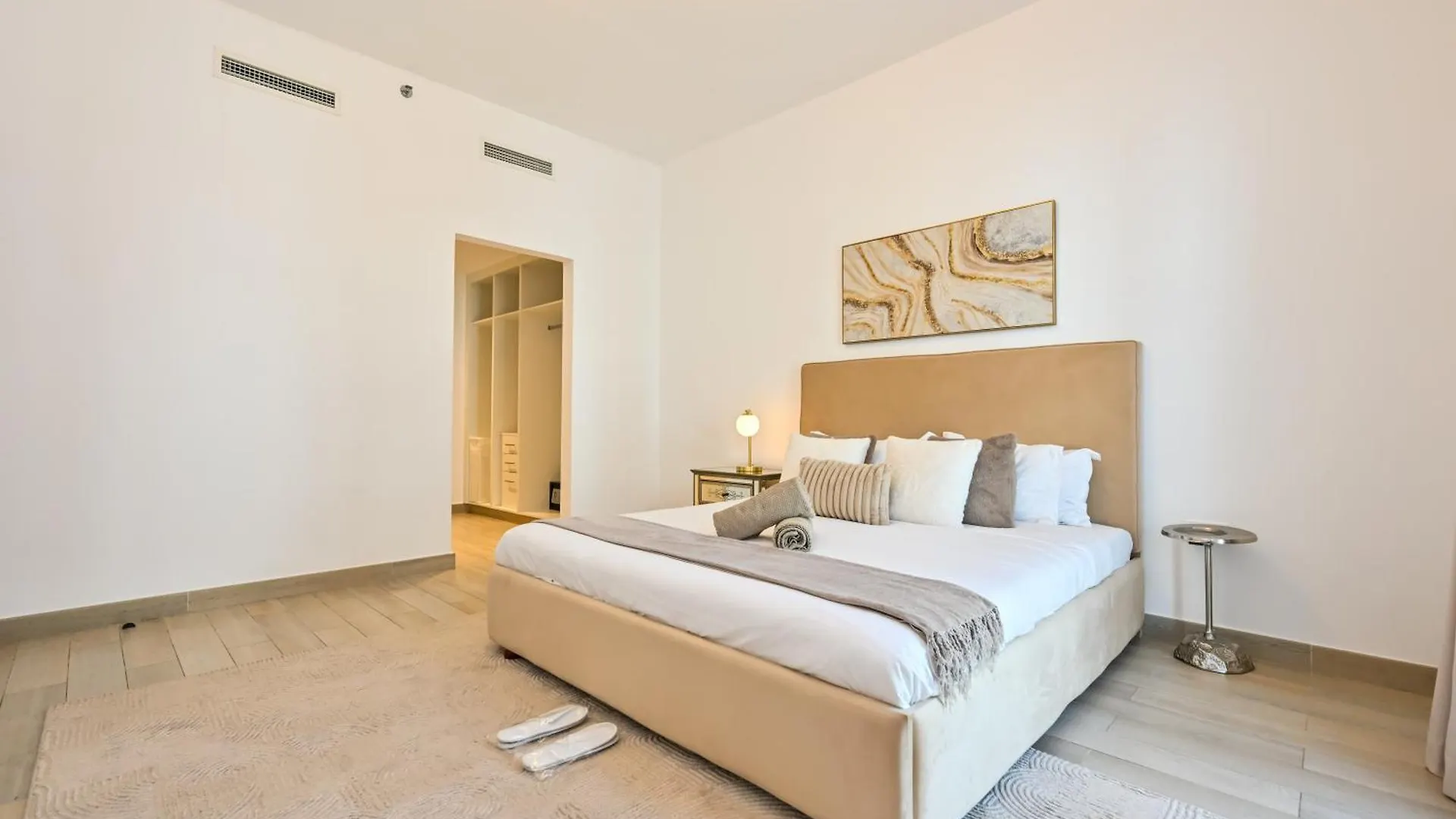 Yas Canal 3 Luxury Two Bedroom Near F1 Circuit