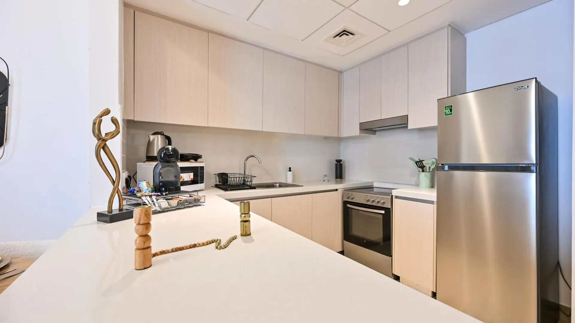 Yas Canal 3 Luxury Two Bedroom Near F1 Circuit 아파트 아부다비